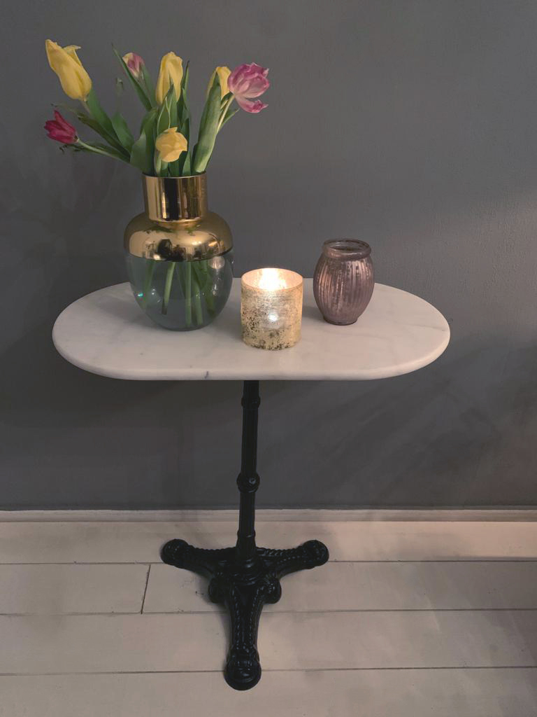 Bistrotafel marmer ovaal 70 x 40 cm gietijzer onderstel